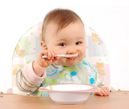 宝宝餐具适合选择什么材质的,适合宝宝的餐具有哪些