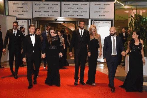 梅西30岁娶了自己爱了22年的女生,31岁篮球天才娶大10岁二婚妻子