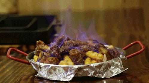 “五级辣”火山辣烤猪蹄、芝士烤肉锅、活鳗鱼三吃,想尝津城独一家才有的招牌菜,你得去津城美食街—西湖道!你能挑战顶级辣?还能打五折