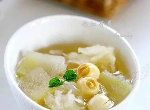 「提醒」三伏天翻译为“DogDays”，说“热成狗”也不无道理……