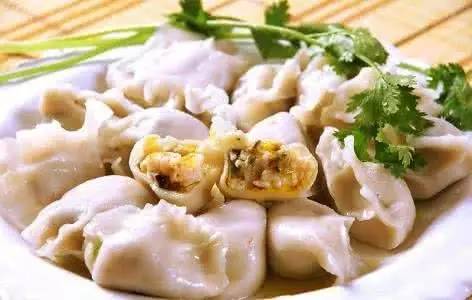 「提醒」三伏天翻译为“DogDays”，说“热成狗”也不无道理……