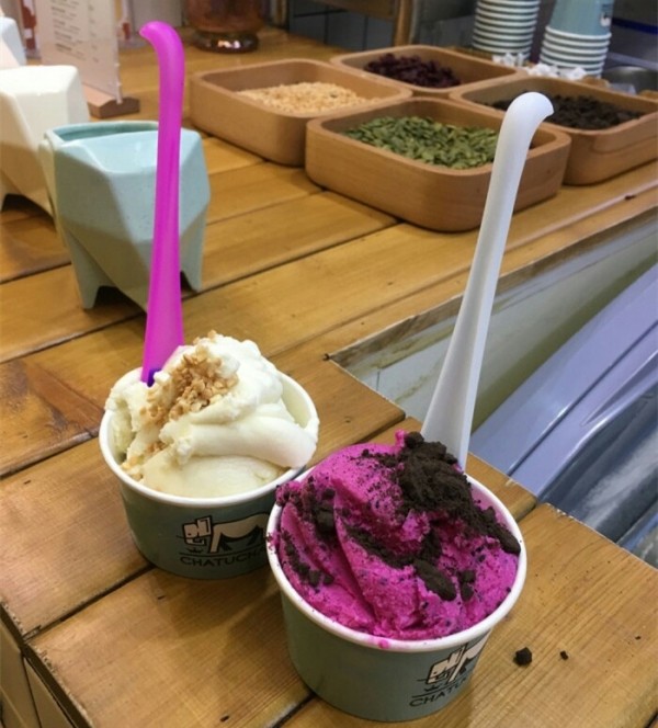 天气这么热还不来个清爽的冰淇淋,这么热的天唯有冰淇淋不可辜负