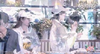 娜扎同款喷雾好用吗,娜扎带了多少防晒喷雾