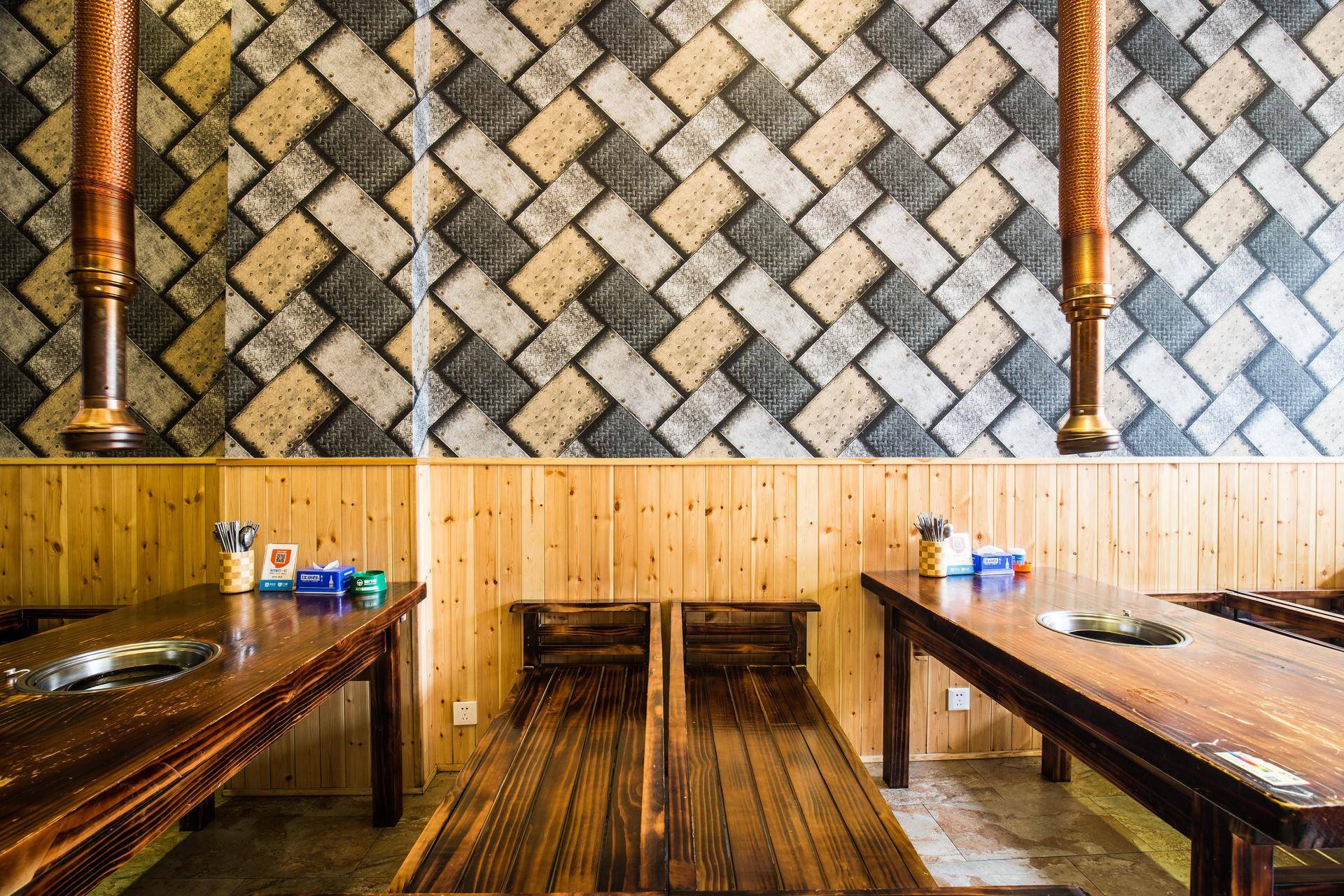 “五级辣”火山辣烤猪蹄、芝士烤肉锅、活鳗鱼三吃,想尝津城独一家才有的招牌菜,你得去津城美食街—西湖道!你能挑战顶级辣?还能打五折