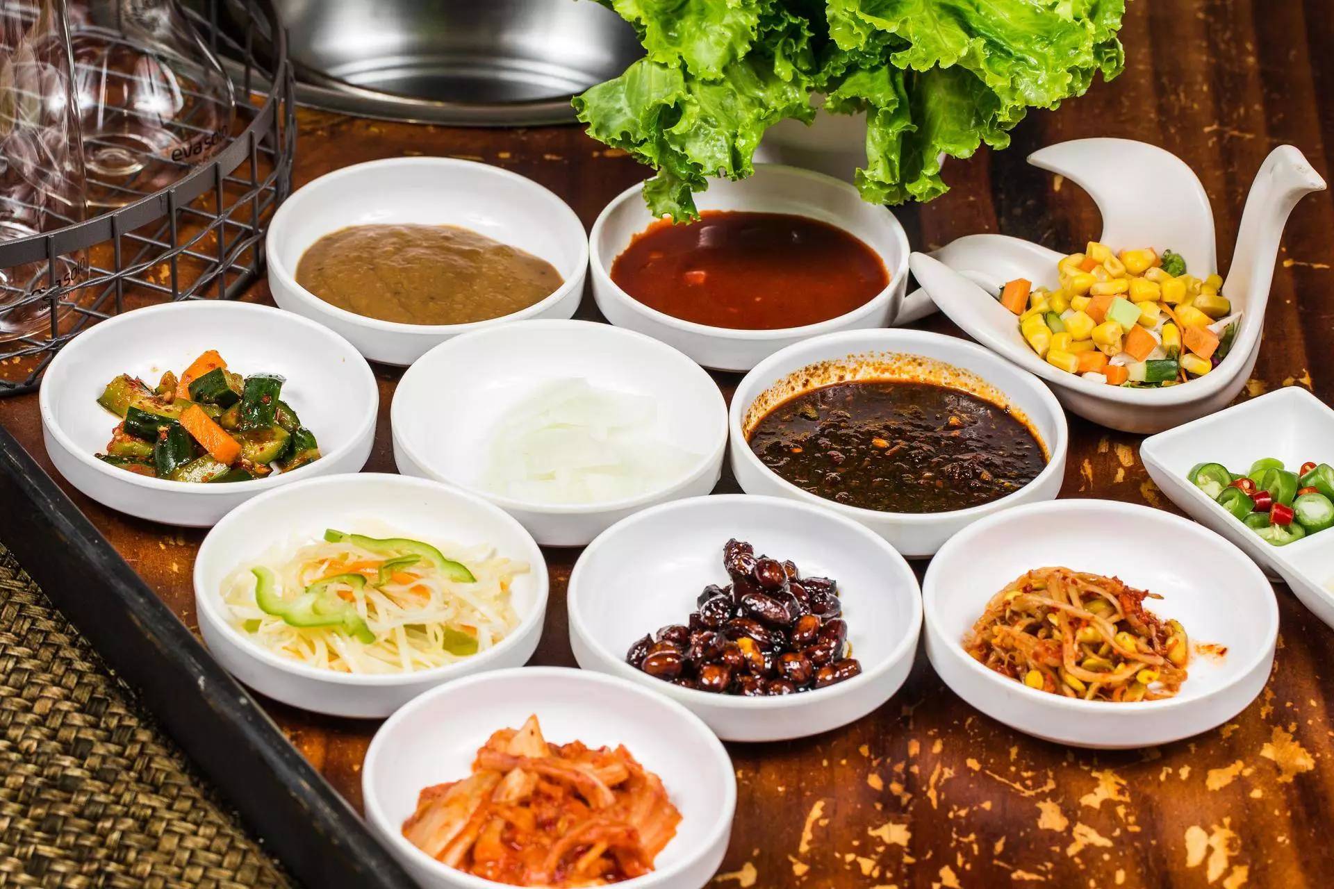 “五级辣”火山辣烤猪蹄、芝士烤肉锅、活鳗鱼三吃,想尝津城独一家才有的招牌菜,你得去津城美食街—西湖道!你能挑战顶级辣?还能打五折