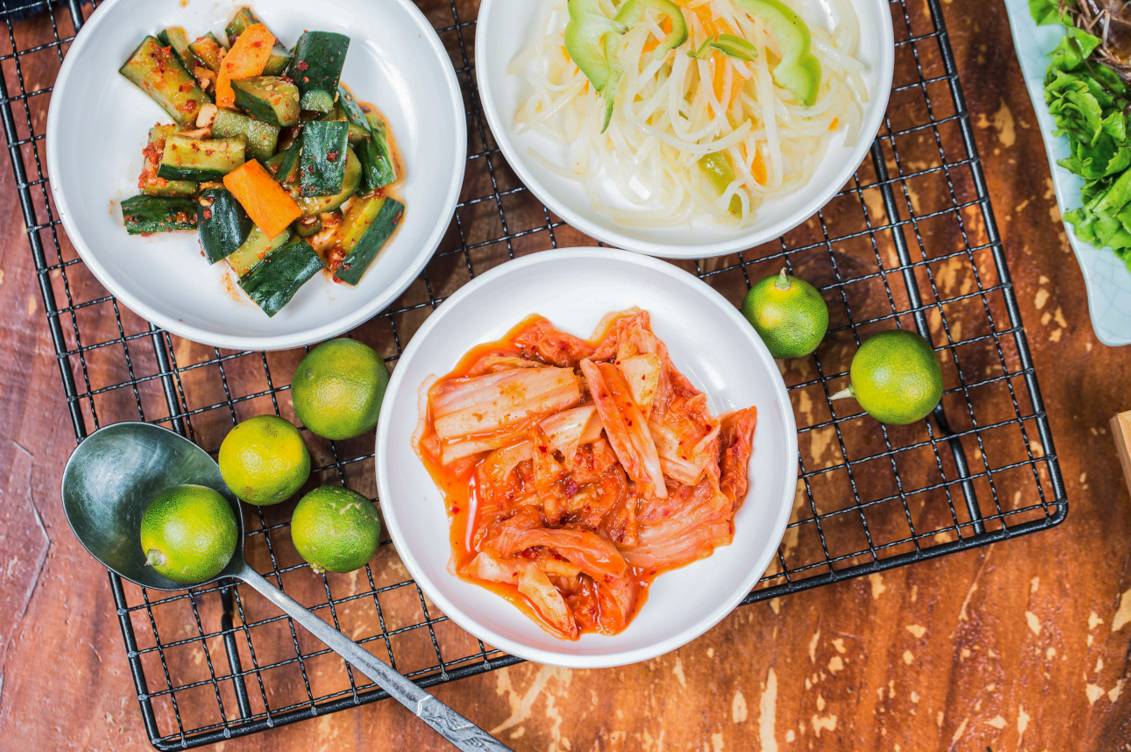 “五级辣”火山辣烤猪蹄、芝士烤肉锅、活鳗鱼三吃,想尝津城独一家才有的招牌菜,你得去津城美食街—西湖道!你能挑战顶级辣?还能打五折