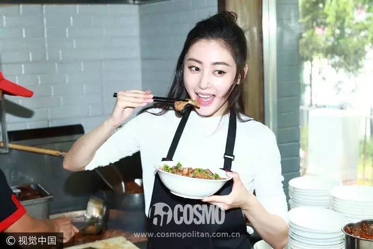 OMG｜太子妃张天爱转行卖卤煮，这还不是最夸张的明星餐厅