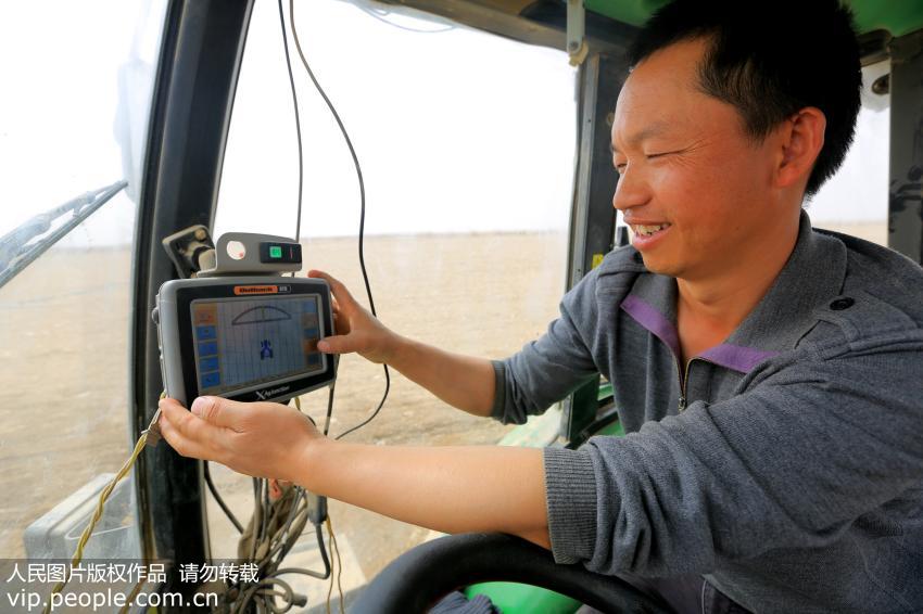 如何使用卫星定位功能,怎么用卫星定位系统