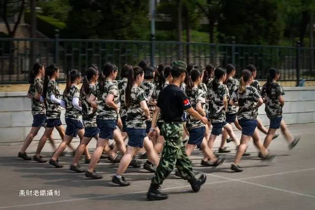 校园又闻军训声：大连银行新员工军训花絮