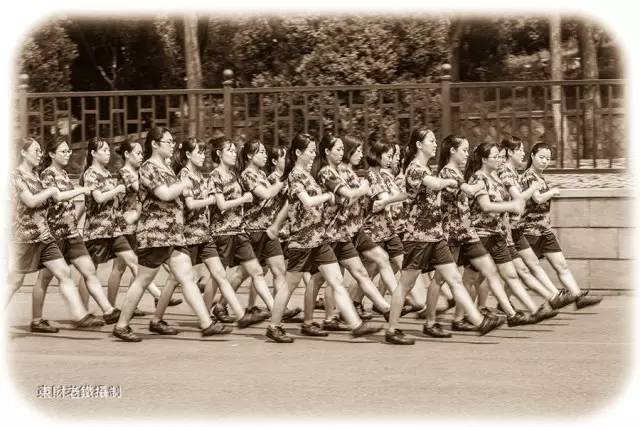 校园又闻军训声：大连银行新员工军训花絮