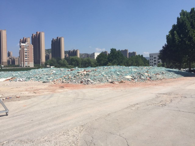 上千平！市中区二环南路中鑫之宝院内垃圾成堆