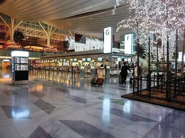 她是一位中国大妈,却带领着700个日本人,扫出了全球最干净机场「精益学堂」2017-7-14第895期