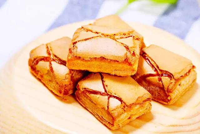 办公室必备的小零食攻略 (办公室零食10大必买攻略)