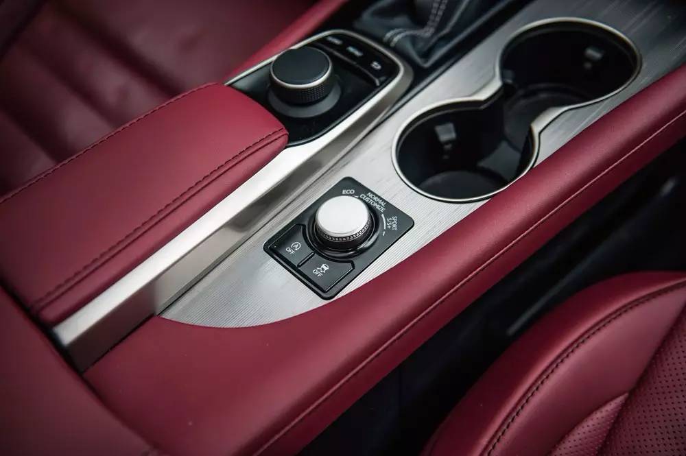 雷克萨斯rx3002022款,雷克萨斯rx200t四驱典雅试驾