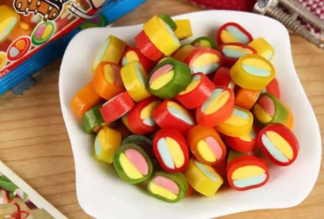 办公室必备的小零食攻略 (办公室零食10大必买攻略)