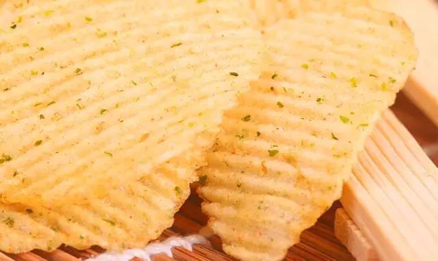 办公室必备的小零食攻略 (办公室零食10大必买攻略)