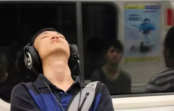 耳朵耳膜穿孔有什么办法,憋喷嚏导致耳膜穿孔