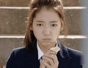 胸闷嗳气多是怎么回事,吃完饭就嗳气怎么回事