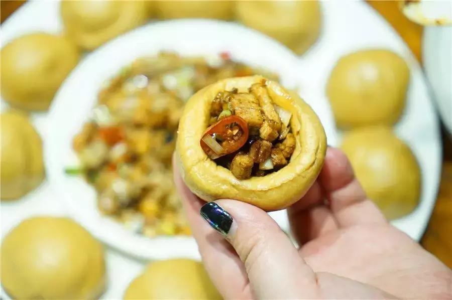 蒙眼用剪刀做面,服了!这么牛X的店居然系佛山的10年老字号!东家好吃才是硬道理!