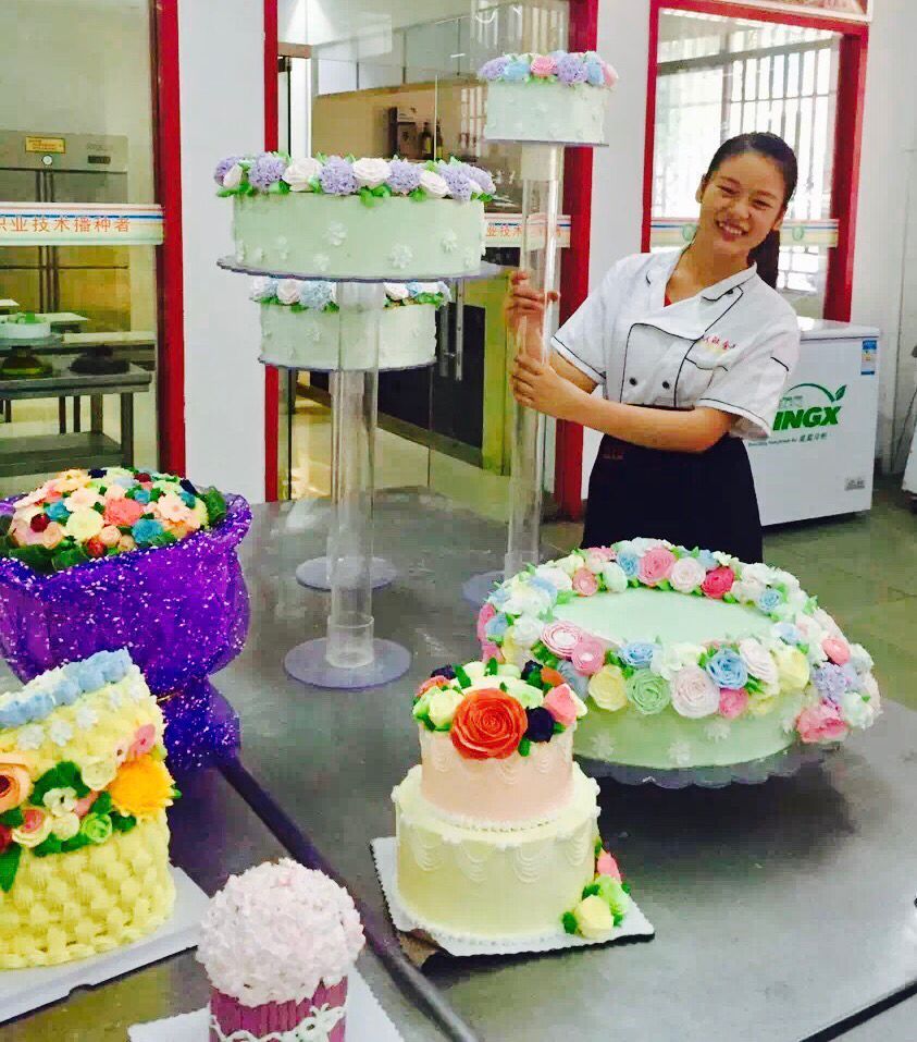 学习做蛋糕?哪里可以学西点?裱花新手看过来~全套的裱花嘴使用技巧打包好了,拿走不谢~