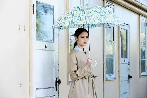 艾特扬州人,拜托!时尚的人都已经在雨天拗起造型了,你却还在躲雨