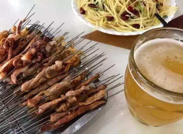 青岛美食探店台东撸小串,青岛撸串哪家好吃