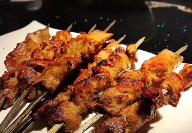 青岛美食探店台东撸小串,青岛撸串哪家好吃