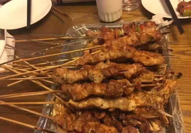 青岛美食探店台东撸小串,青岛撸串哪家好吃