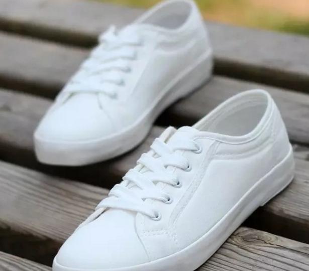 教你正确清洗小白鞋的方法,耐克皮质小白鞋怎么清洗