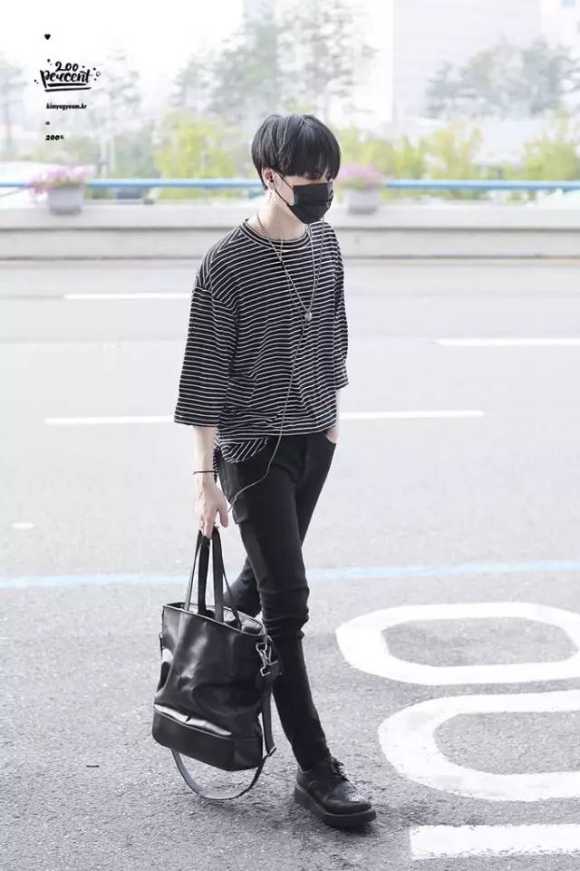 一周爱豆穿衣榜｜款爷DIY服装SWAG满分卡皇时髦翻天允儿小公主