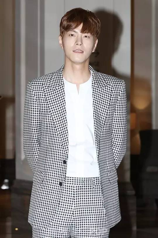 一周爱豆穿衣榜｜款爷DIY服装SWAG满分卡皇时髦翻天允儿小公主