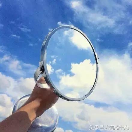 希望周围多一个幸福的人,周围的人好像都挺幸福的