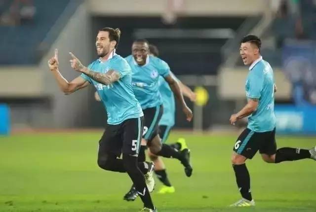 大连一方集团助力大连足球2周年，感恩一路有你！