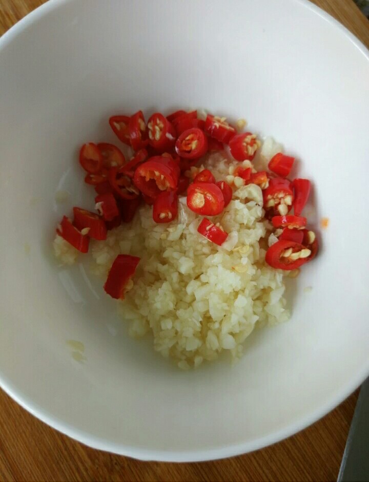 麻辣拌金针菇的10道做法,凉拌爽口金针菇教程