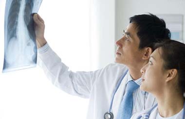 48岁肺癌患者分享术后12年记录,陕西治肺癌最好的中医专家