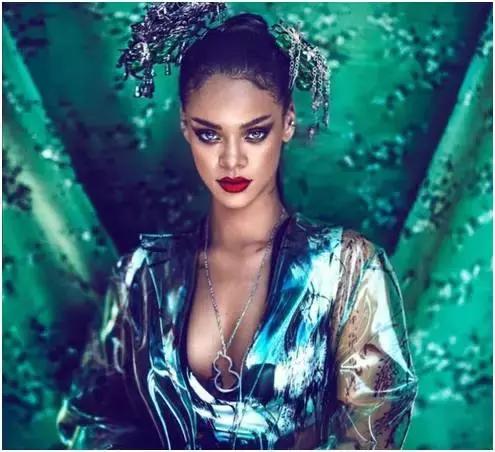 puma蕾哈娜同款鞋 (puma的蕾哈娜穿搭)