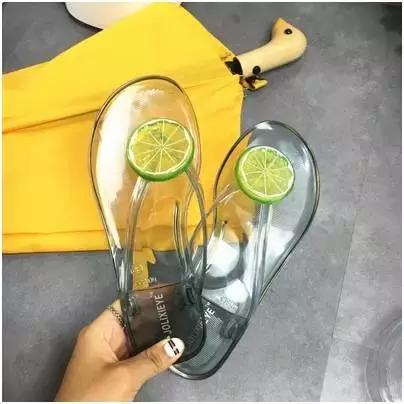 puma蕾哈娜同款鞋 (puma的蕾哈娜穿搭)