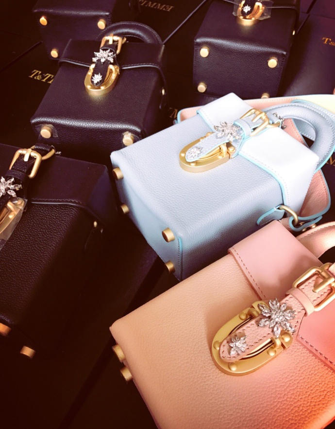 谁劝我都不好使，今夏就爱相机包！