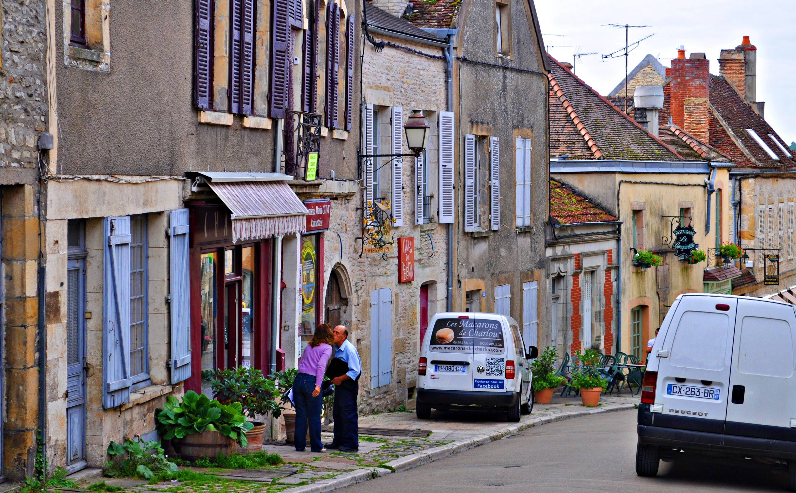 这个神秘又秀丽的法国弹丸小城，曾与耶路撒冷、梵蒂冈、圣雅克齐名，贵为世界宗教圣地