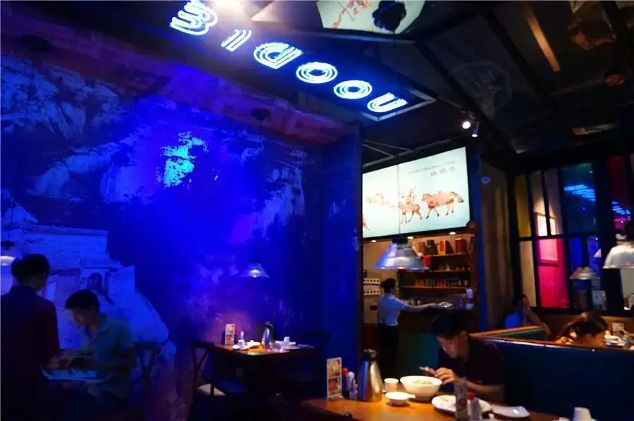 蒙眼用剪刀做面,服了!这么牛X的店居然系佛山的10年老字号!东家好吃才是硬道理!