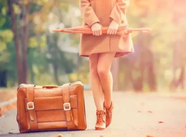 艾特扬州人,拜托!时尚的人都已经在雨天拗起造型了,你却还在躲雨