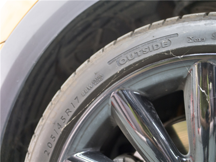 一辆小MINI的“逆改装”过程，和两年拍不到沪牌引发的伤不起事件