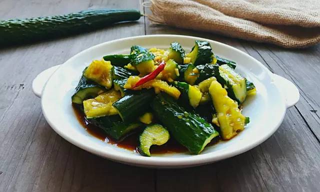 黄瓜直接敷脸有什么危害,黄瓜当面膜贴是不是真的能美白