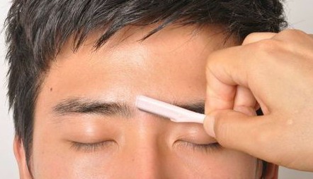 男生能修眉毛么,男生修眉一般去哪里修