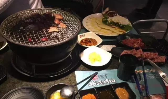 一个老外说要在1年内吃遍中国，结果5年了，还在新乡