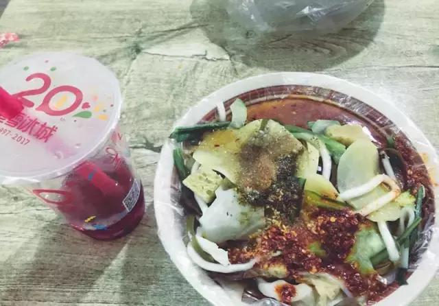 一个老外说要在1年内吃遍中国，结果5年了，还在新乡