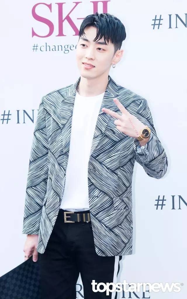 一周爱豆穿衣榜｜款爷DIY服装SWAG满分卡皇时髦翻天允儿小公主