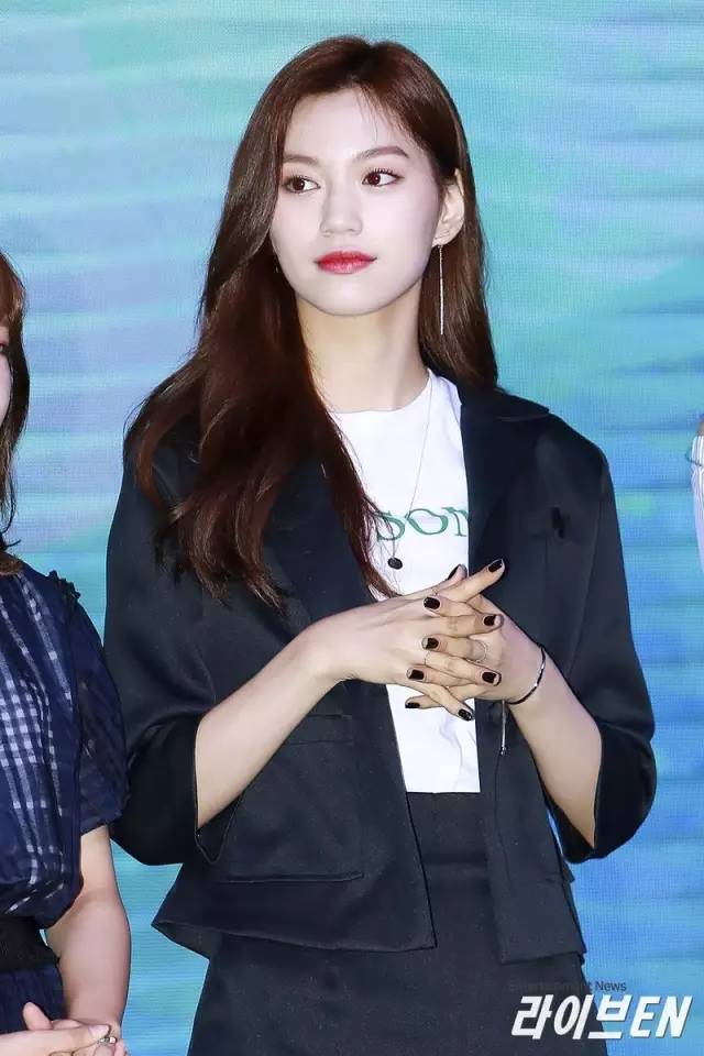 一周爱豆穿衣榜｜款爷DIY服装SWAG满分卡皇时髦翻天允儿小公主