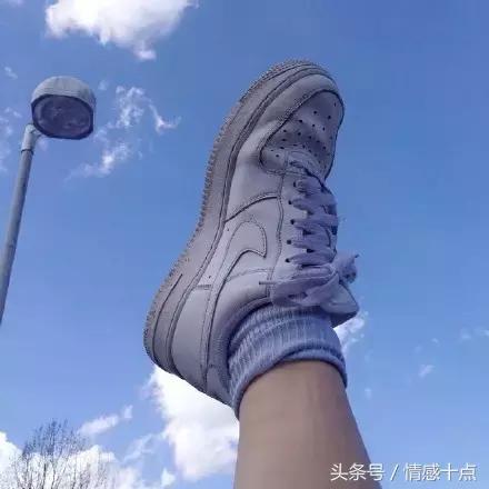 希望周围多一个幸福的人,周围的人好像都挺幸福的