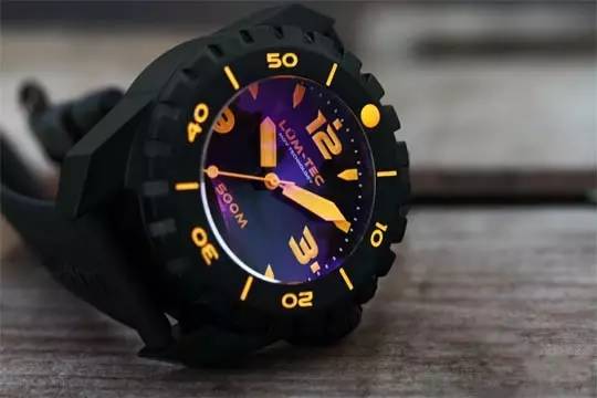 哪种手表的夜光效果最好看,手表夜光最好的是哪一款